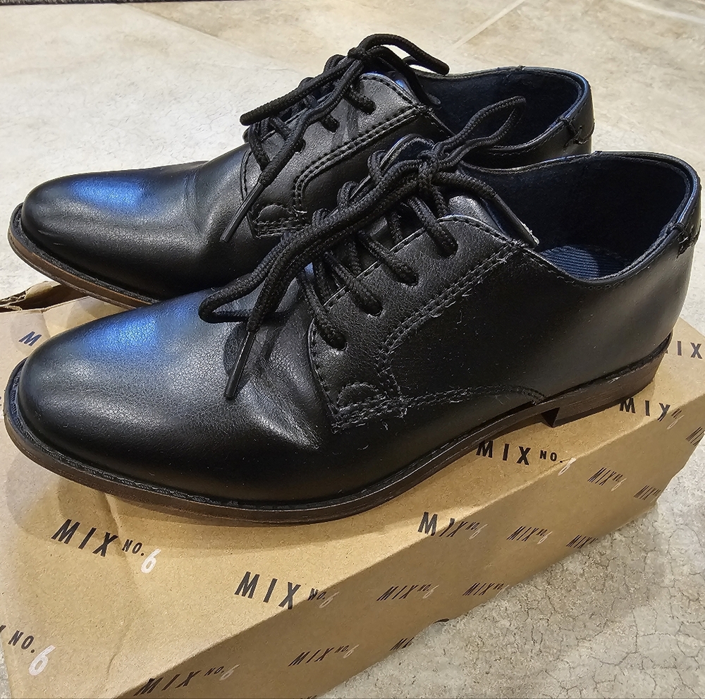 EUC Mix No. 6 Kid's Classic Black Oxfords, Size 2